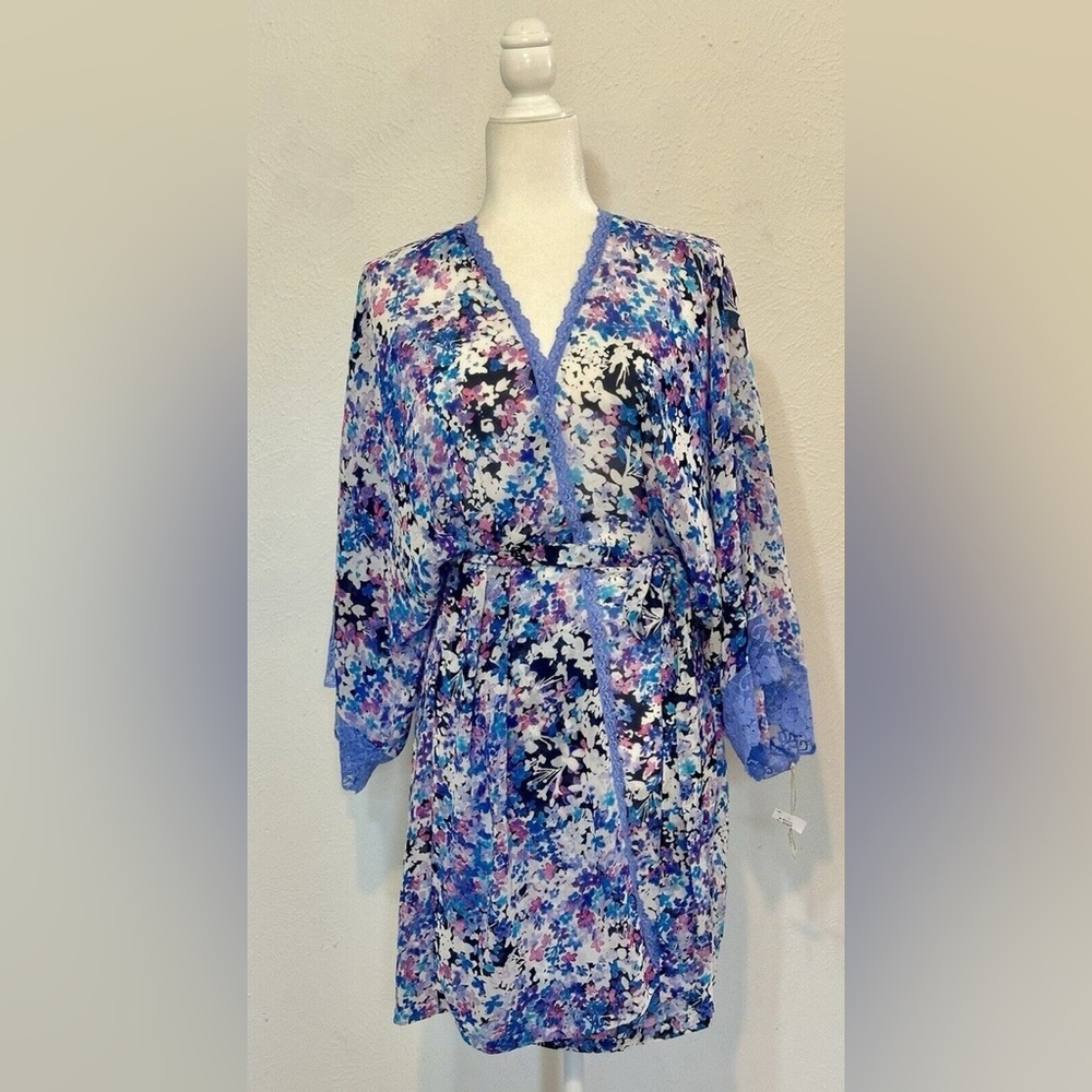 In Bloom by Jonquil - Robe lace trim